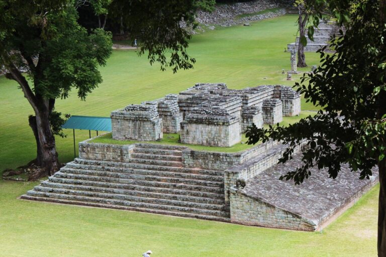 HONEYMOON shows, Copan-Ruinas-Honduras