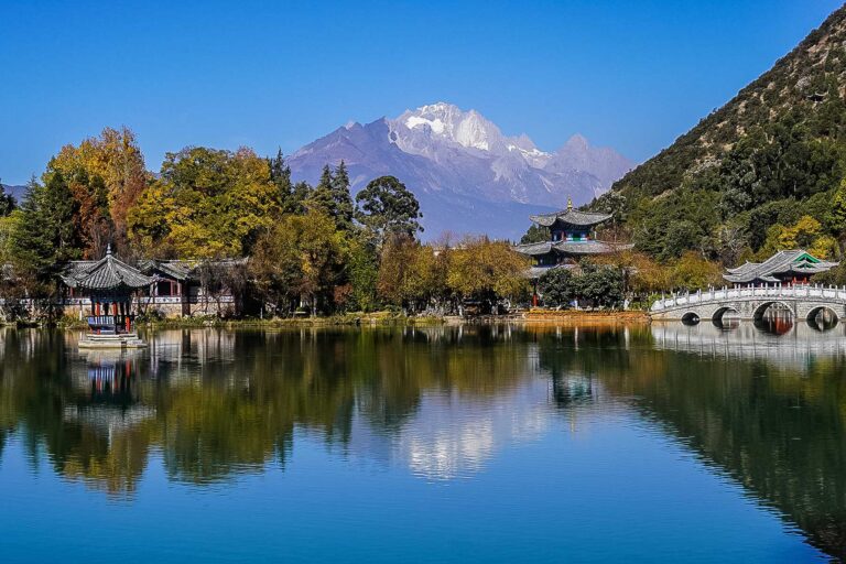 honeymoon shows, Lijiang, Yunnan china nountains