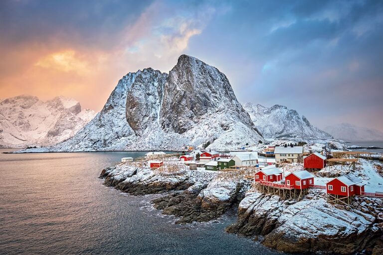 honeymoon shows, Lofoten Islands, Norway