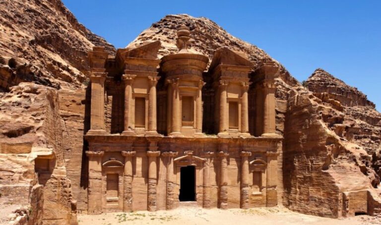 honeymoon shows, Petra Jordan structures in deset
