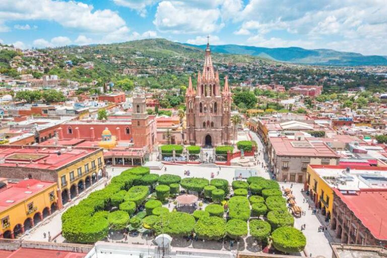 honeymoon shows San Miguel de Allende downtown
