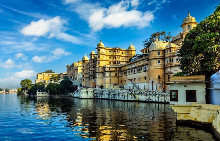 HONEYMOON SHOWS, Udaipur, India DOWNTON ON RIVER,10 Unique Honeymoons Asia