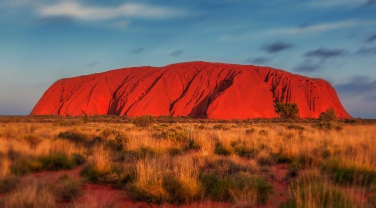 honeymoon shows, Uluru Northern Territory red rock