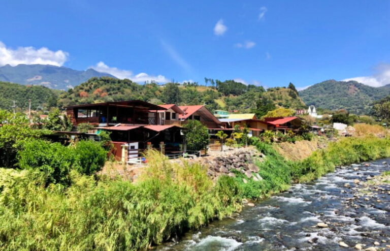 honeymoon shows, colorful Boquete, Panama